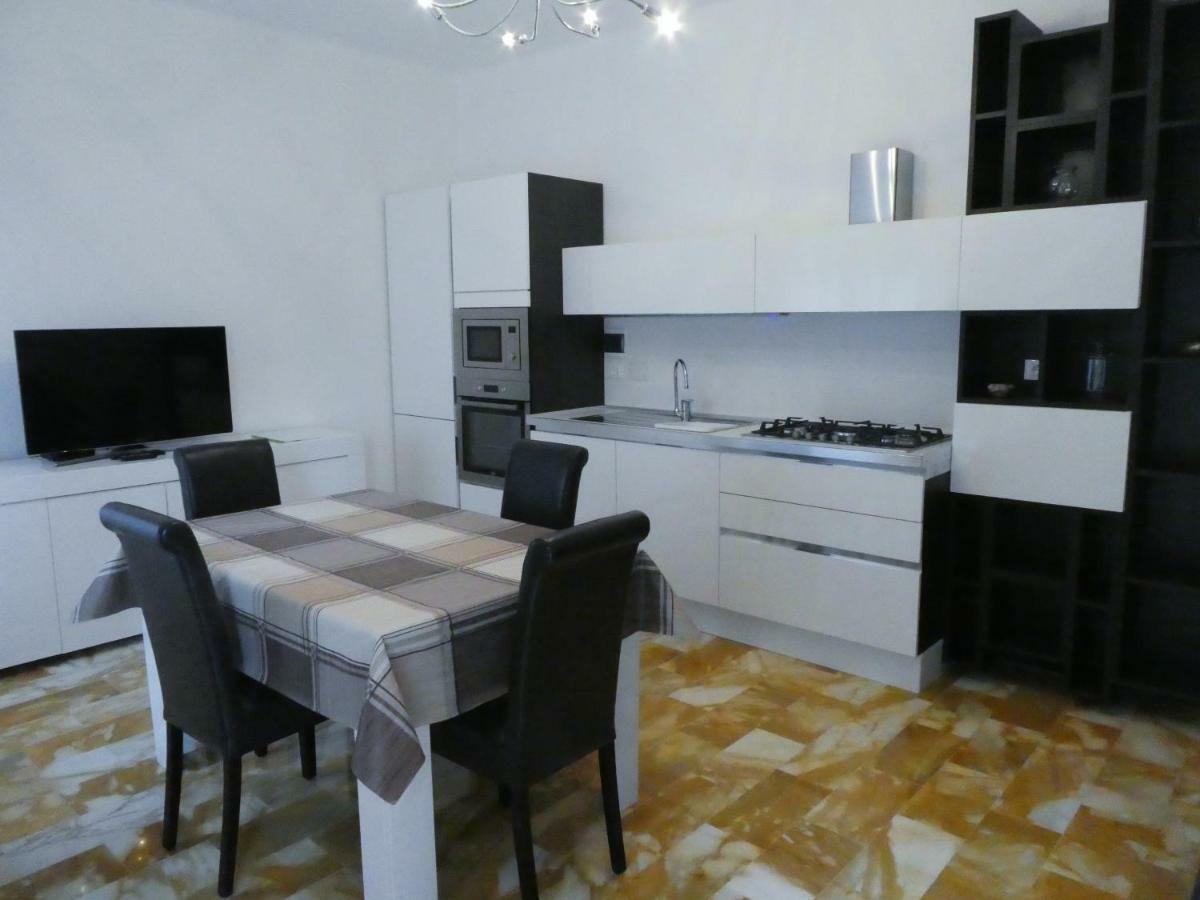 Isola Di Man Appartement Imperia Buitenkant foto